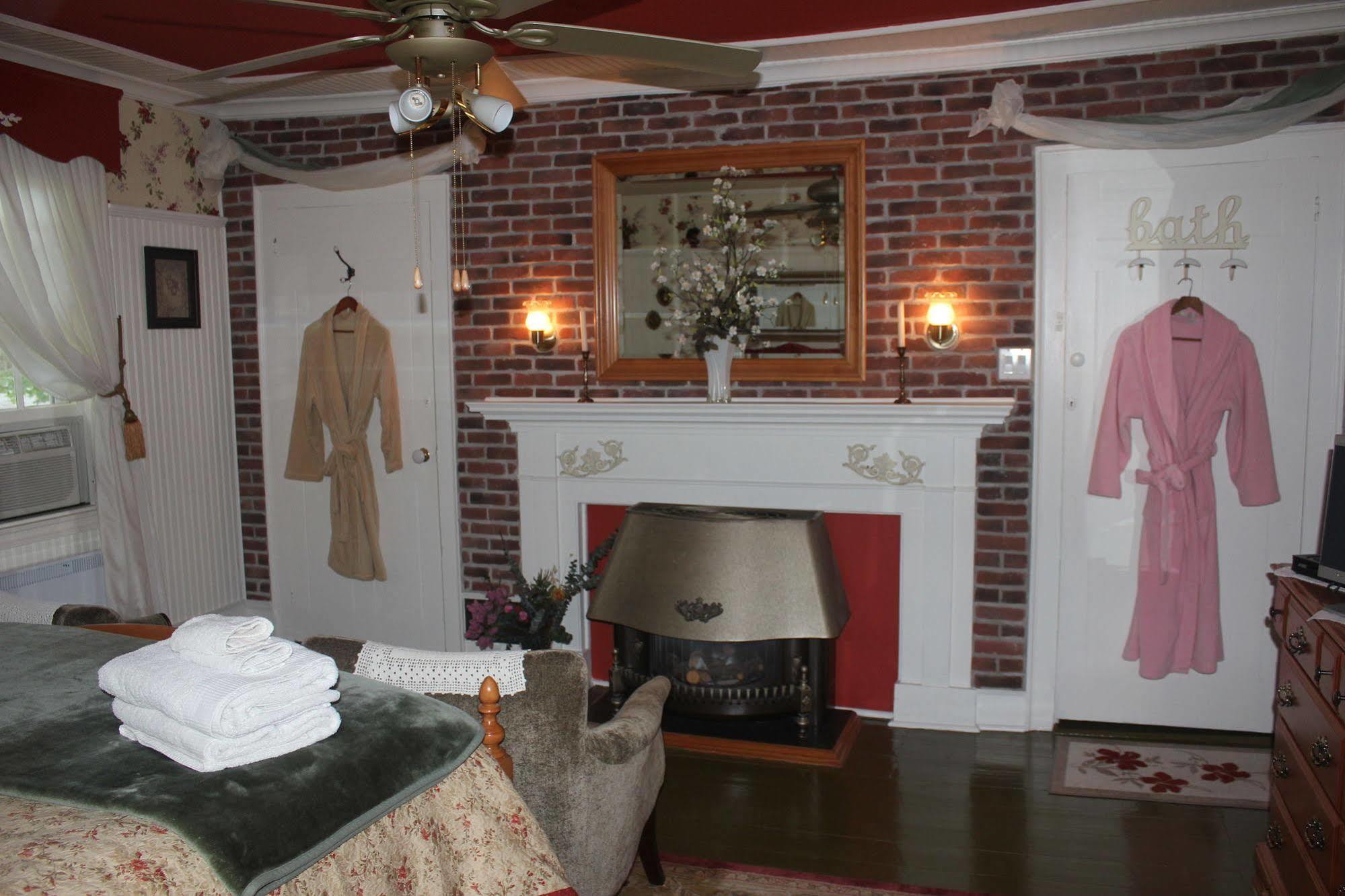 Domaine Les Boises Lee Farm S.A Bed & Breakfast Stanstead Екстериор снимка
