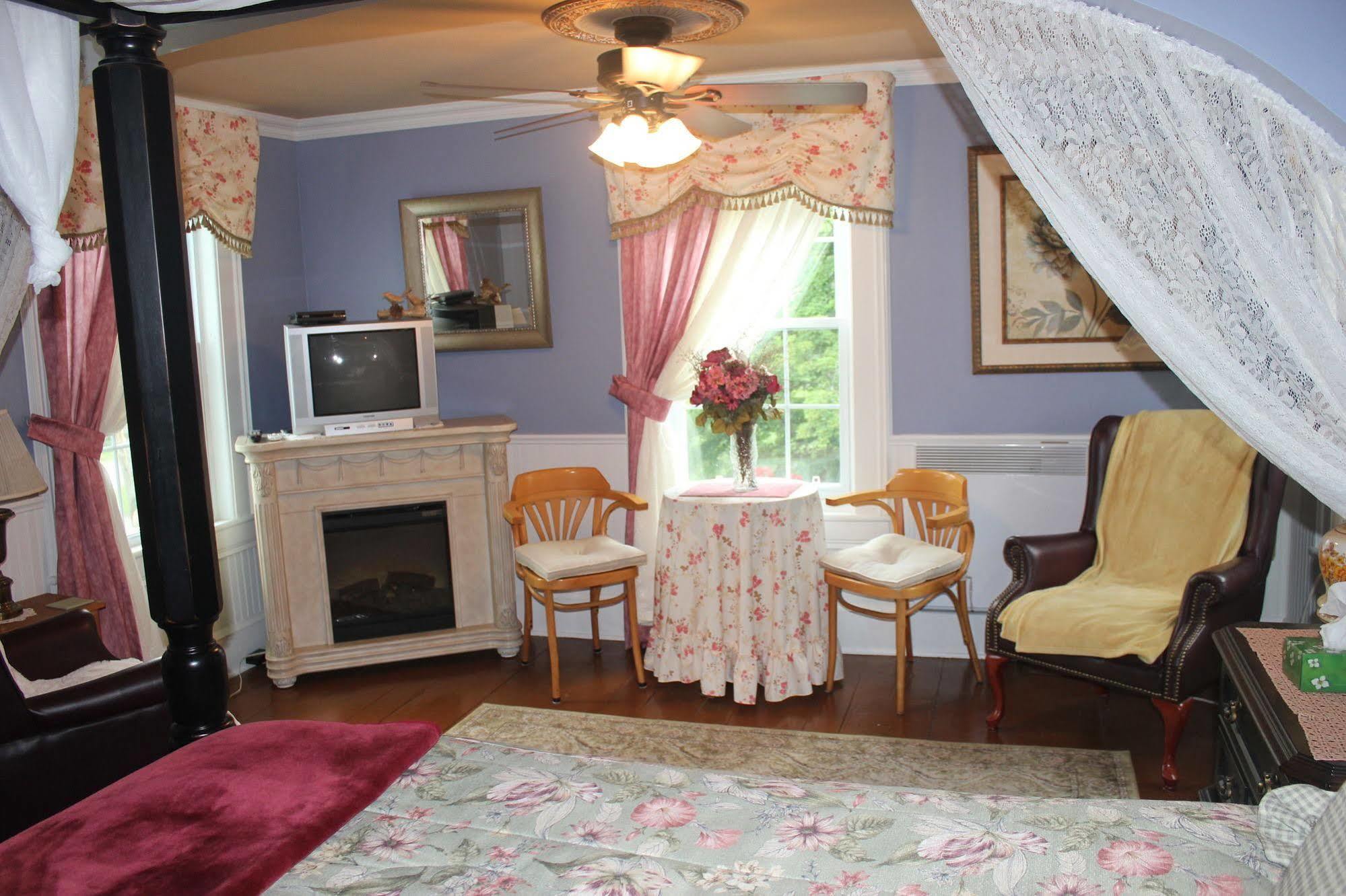 Domaine Les Boises Lee Farm S.A Bed & Breakfast Stanstead Екстериор снимка
